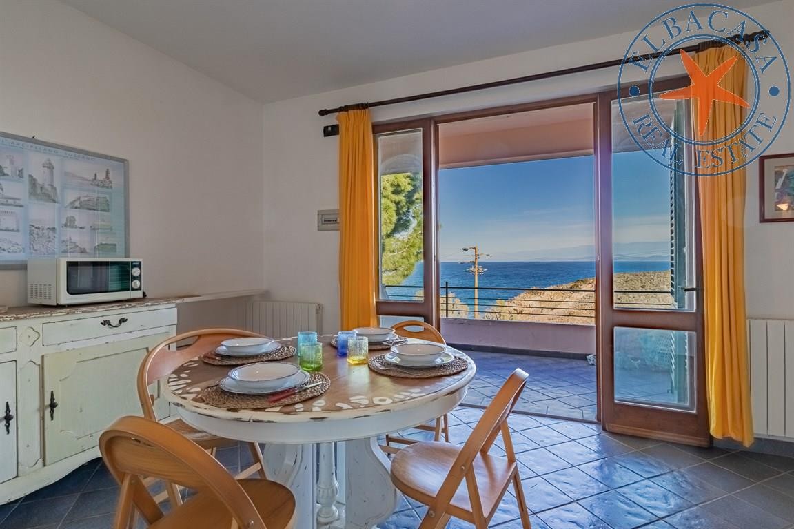 Villa con vista mare e giardino privato a Portoferraio